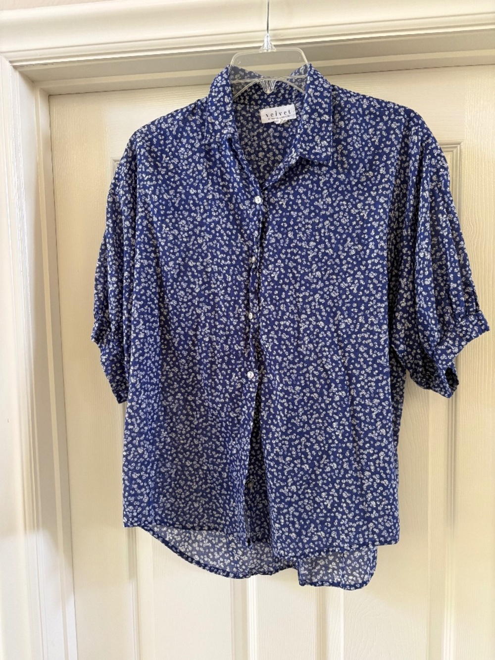 Velvet by Graham & Spencer Blue Flower Half Sleeve Button-Up Top Size Large